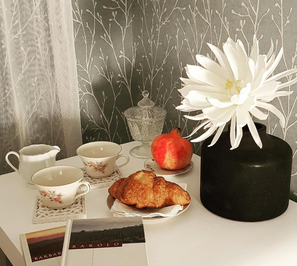 Cortile Gancia - Sweet House Bed and Breakfast Narzole Buitenkant foto